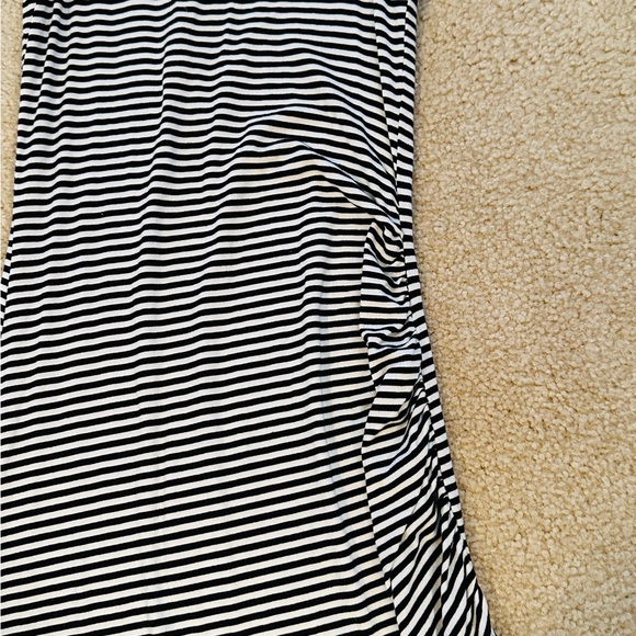 Horizontal Stripe Sleeveless Dress - Picture 4 of 5